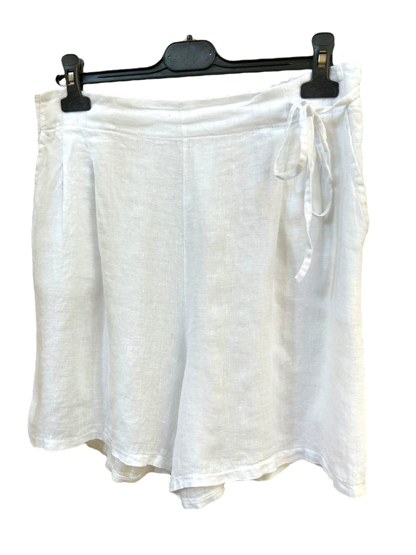 Flowy linen shorts