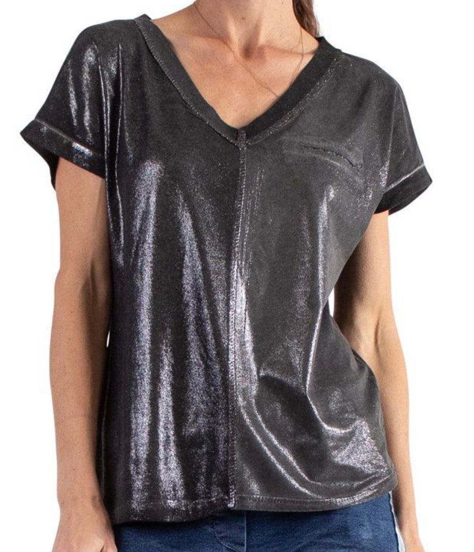 Two tone V neck t-shirt with faux pocket