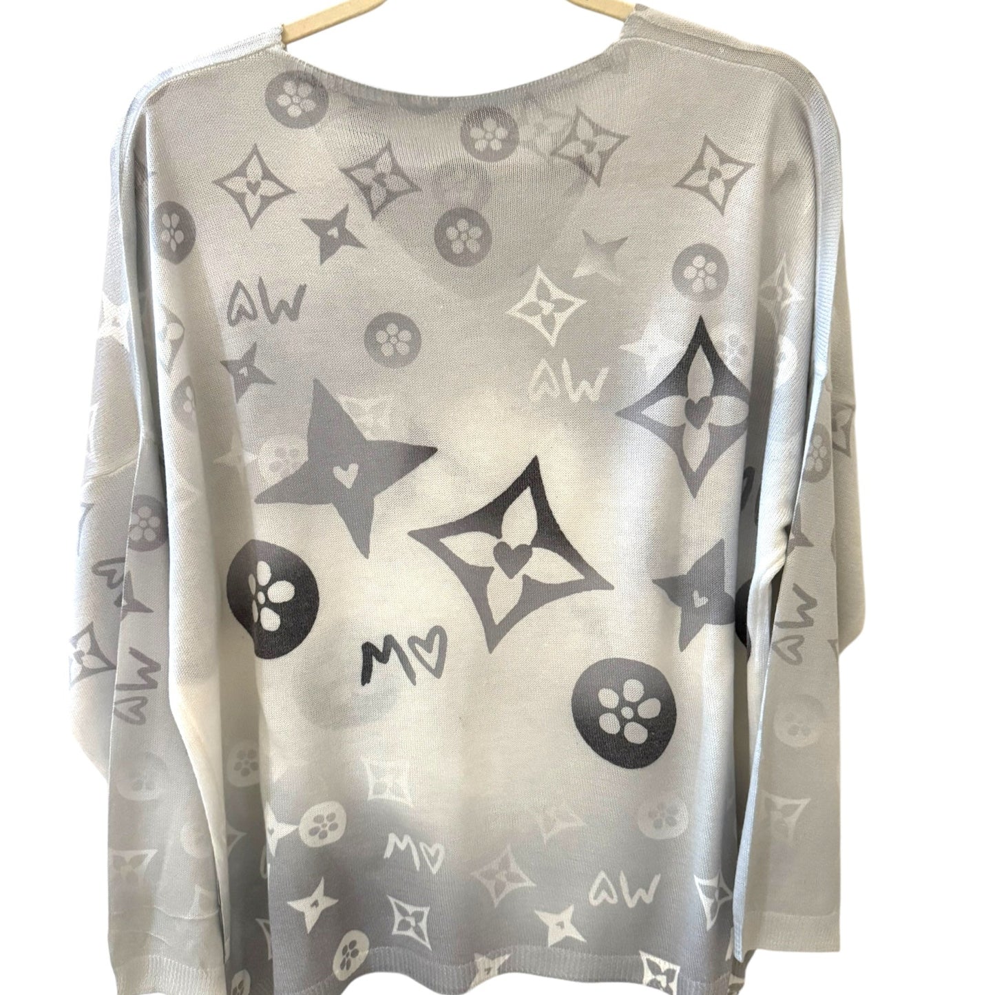 Lightweight fine knit printed top