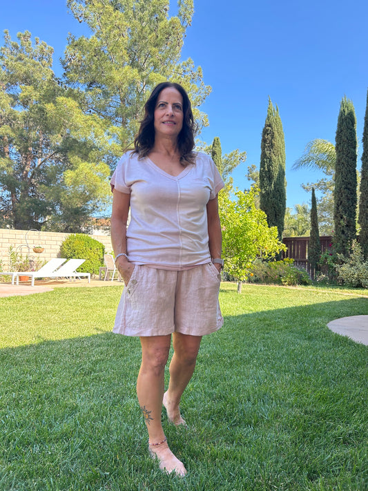 Two tone V neck t-shirt with faux pocket