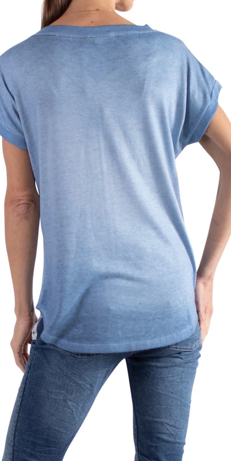 Two tone V neck t-shirt with faux pocket